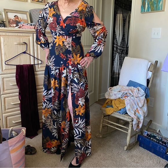 LUX Floral Dress.Size Medium. EUC. - Picture 7 of 8